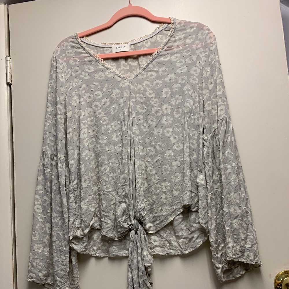 Gray and white tie front top nanamacs